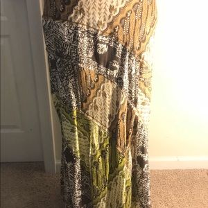 Patterned maxi skirt. Size Large. EUC